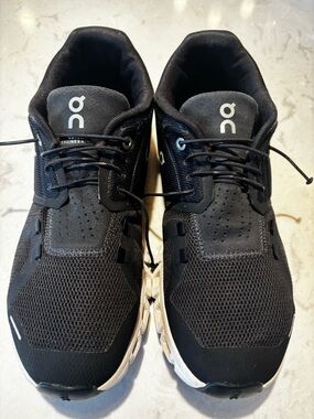 On Running Cloud 5 Black White Women’s Size 9.5 / EU 41 Sneakers 59.98904